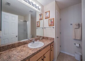 Bathroom - Halyard Court 1872 by White Pelican VR (The Villages)