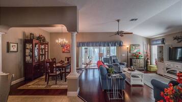 Rumah, 3 kamar tidur | Area keluarga | TV layar datar