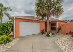 Property entrance - Nuevo Leon Lane 610 by White Pelican VR (Lady Lake)