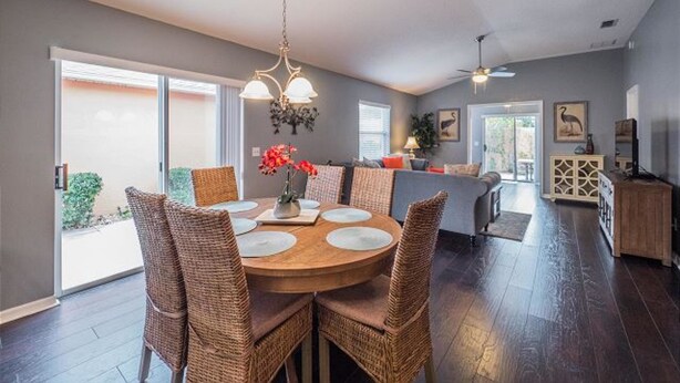 House, 2 Bedrooms | In-room dining