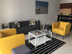 Apartamento, 1 quarto, vista para o oceano, na torre | Área de estar | TV de tela plana