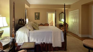 Classic Double Room, 1 Bedroom, Non Smoking, Private Bathroom | Premium bedding, minibar, desk, iron/ironing board