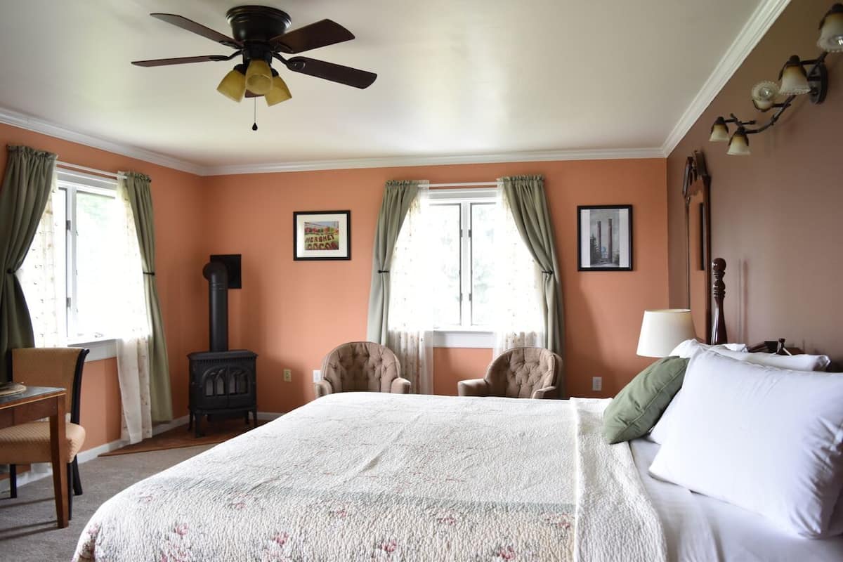 Suite Superior, 1 Tempat Tidur King, jet tub (The Hershey Suite) | 1 kamar tidur, seprai premium, dan didekorasi berbeda-beda