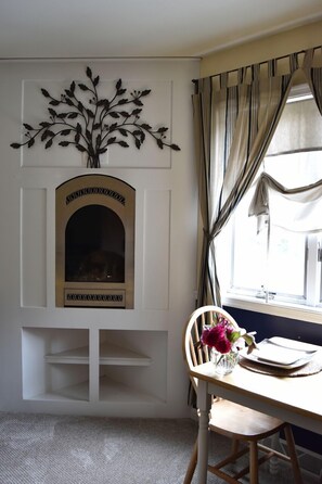 Superior Suite, 1 King Bed, Jetted Tub (The Lloyd Suite) | 1 bedroom, premium bedding, individually decorated - The Marshall House (Palmyra)