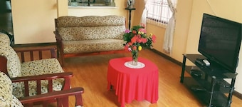 Spacious Apartment near Mall