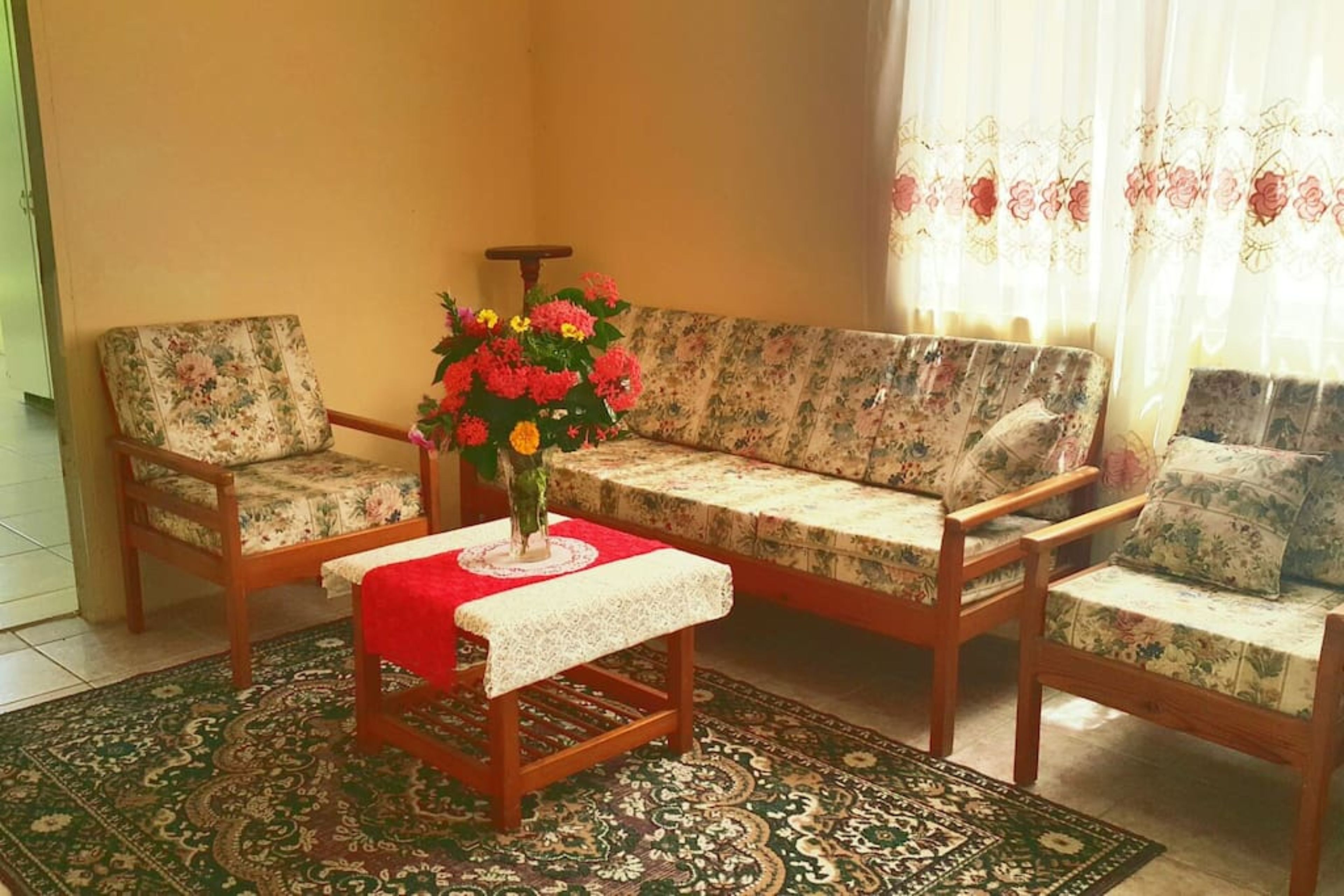 family apartment, 3 bedrooms, 2 bathrooms | living area | flat-screen tv