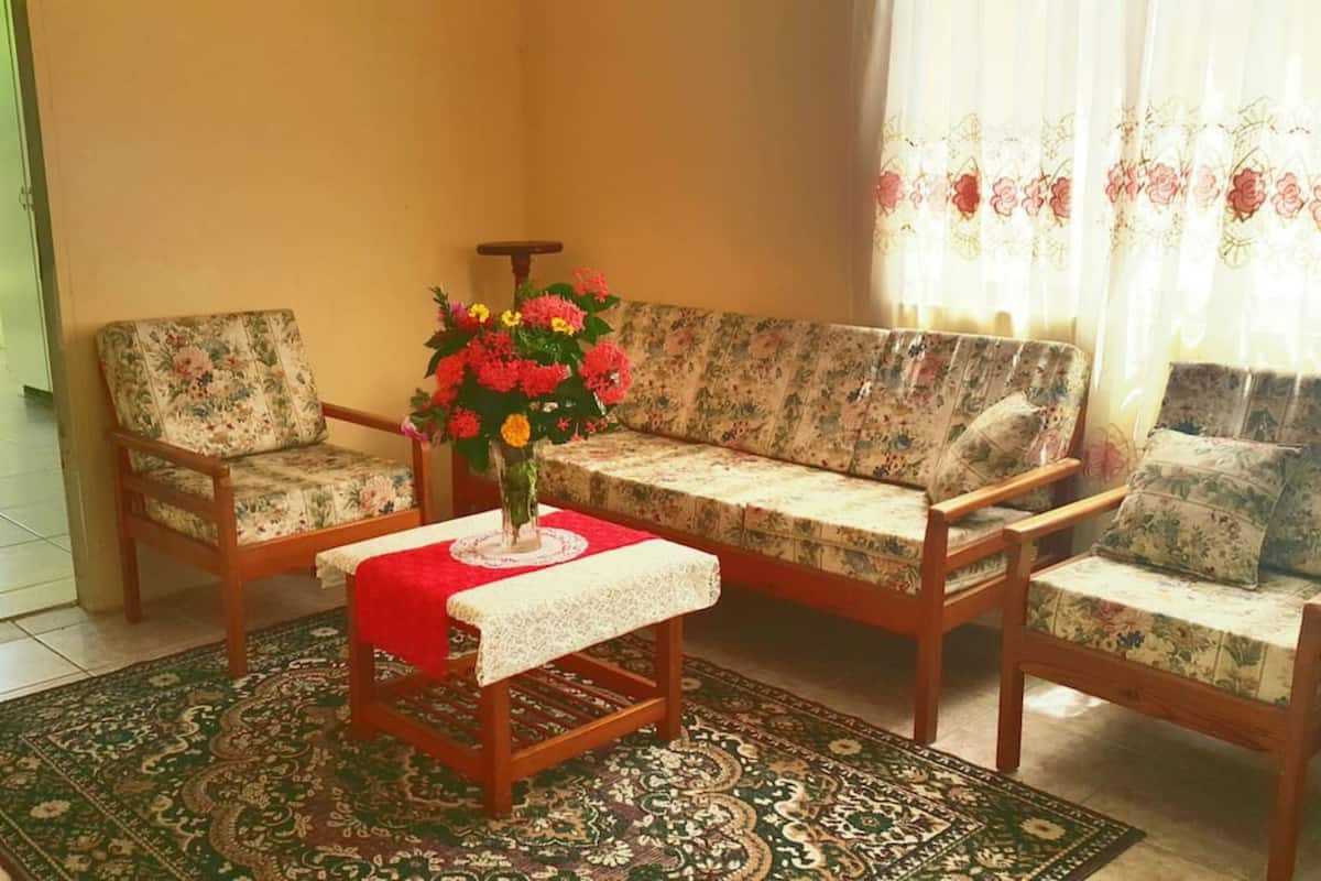 family apartment, 3 bedrooms, 2 bathrooms | living area | flat-screen tv