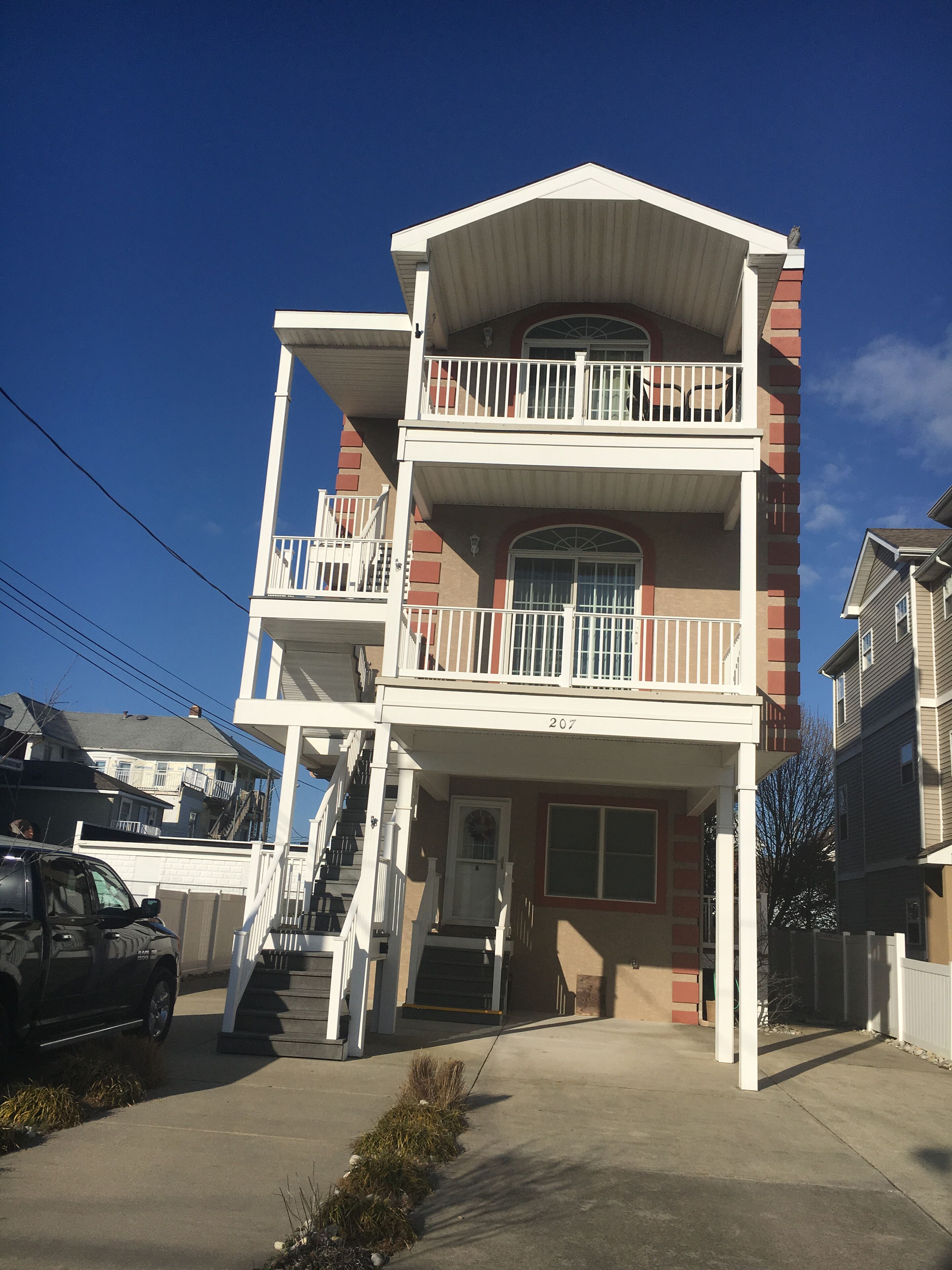 Warm, welcoming 3 bedroom condo; enjoy Thanksgiving or Christmas in Wildwood!   