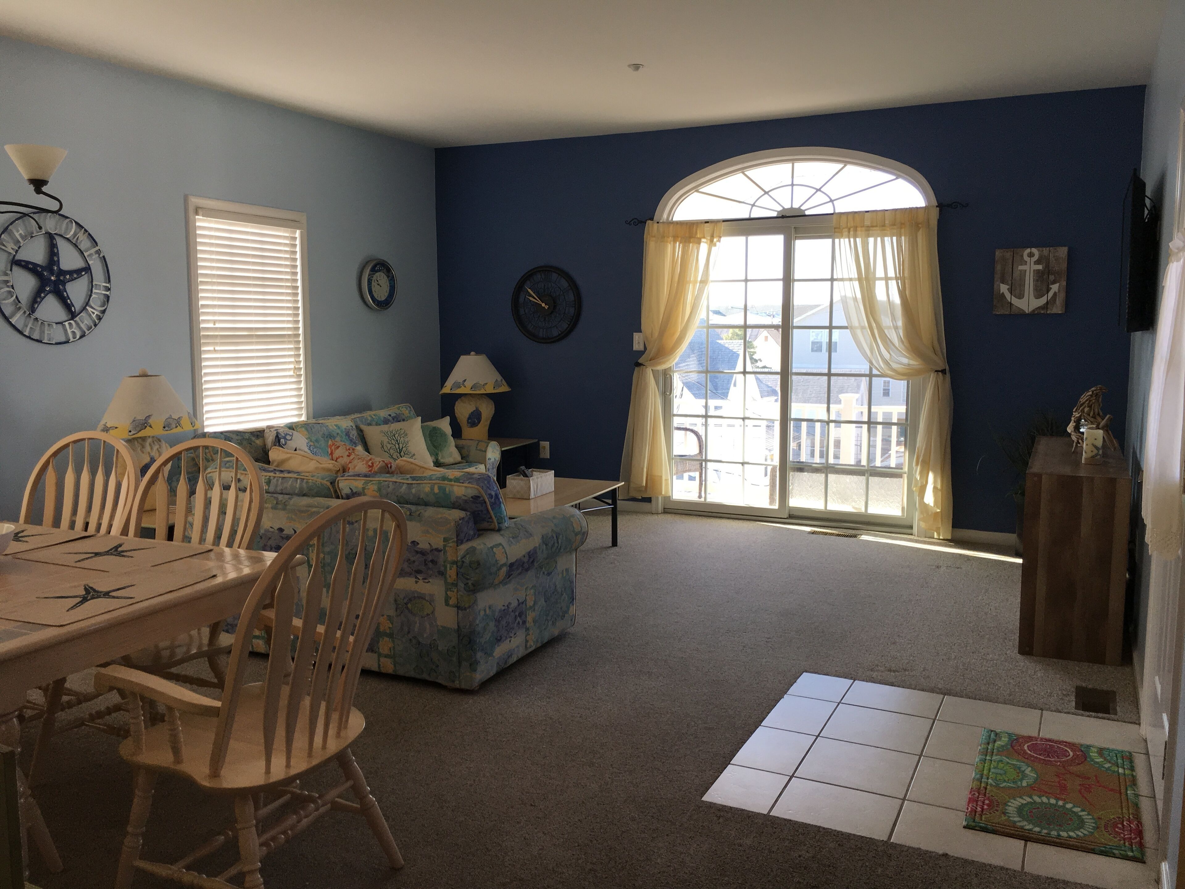Warm, welcoming 3 bedroom condo; enjoy Thanksgiving or Christmas in Wildwood!   