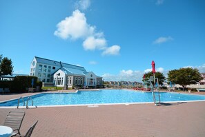 Pool - Relax and enjoy this two BD condo on the bay side with an outdoor pool and free WiFi, close to a lot of activities (Ocean City)
