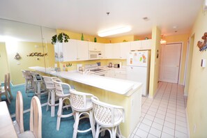 Fridge, microwave, oven, stovetop - Relax and enjoy this two BD condo on the bay side with an outdoor pool and free WiFi, close to a lot of activities (Ocean City)