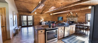 Hocking Hills log cabin with guest house on 12 private acres with pond