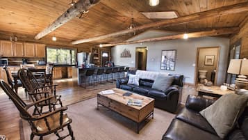 Smart TV, chimenea y reproductor de DVD