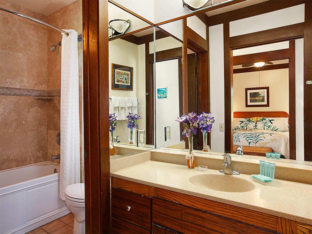 Poipu Perfection w/WiFi, Kitchen, Lanai, Ceiling Fans, Flat Screen+DVD–Kiahuna 2073