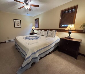 1 bedroom, iron/ironing board, Internet, bed sheets - 1Br Condo in The Crest.  Beautiful views! Rented by Sugar Mountain Lodging (Sugar Mountain)