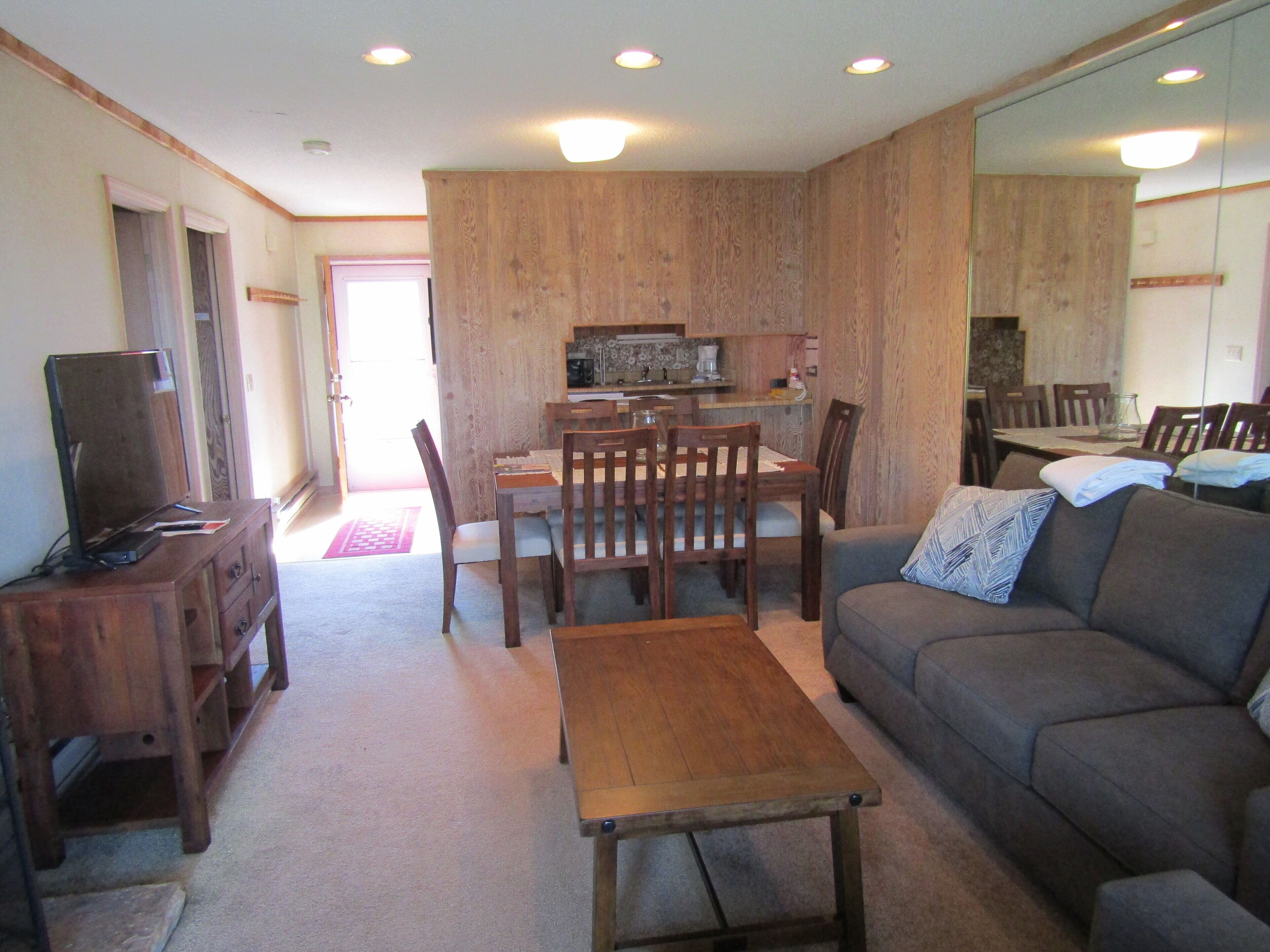 2 Bedroom Skyleaf Condo rented by Sugar Mountain Lodging, Inc.