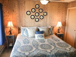 2 bedrooms, iron/ironing board, Internet, bed sheets