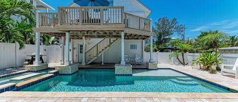 حمّام سباحة مُدفَّأ