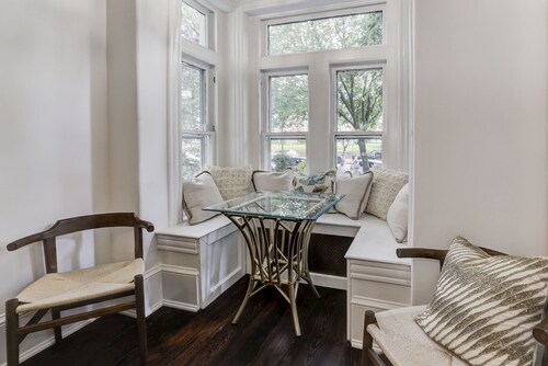 New Lux 5BR/3BA Renovation: 2 Blocks to Metro/Capitol/12+ Restaurants; Parking