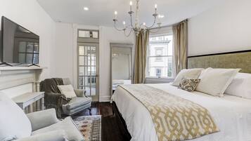 5 bedrooms, iron/ironing board, WiFi, bed sheets