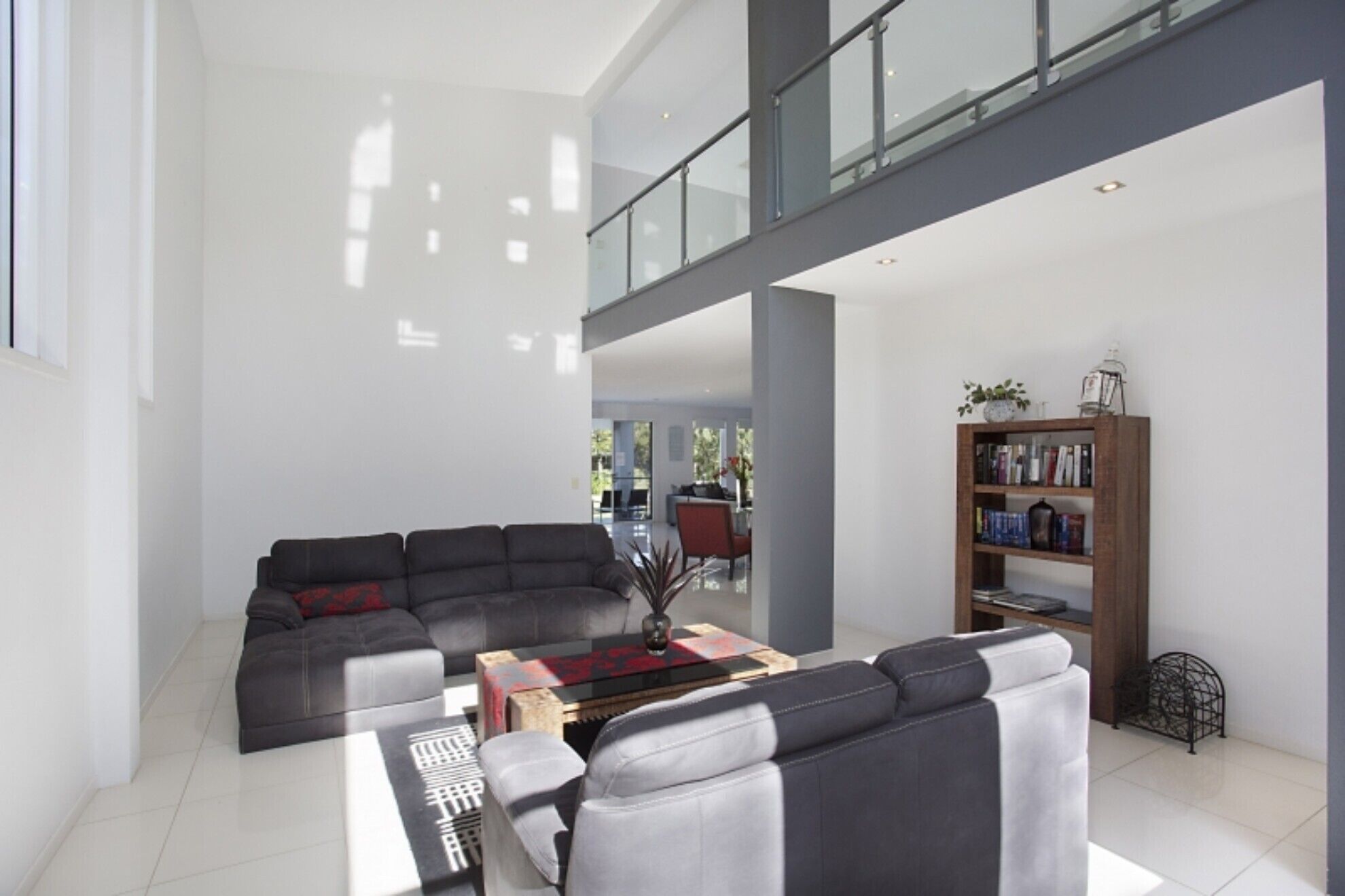 5⭐️ Family Luxury Waterfront home in Central Broadbeach — image 17