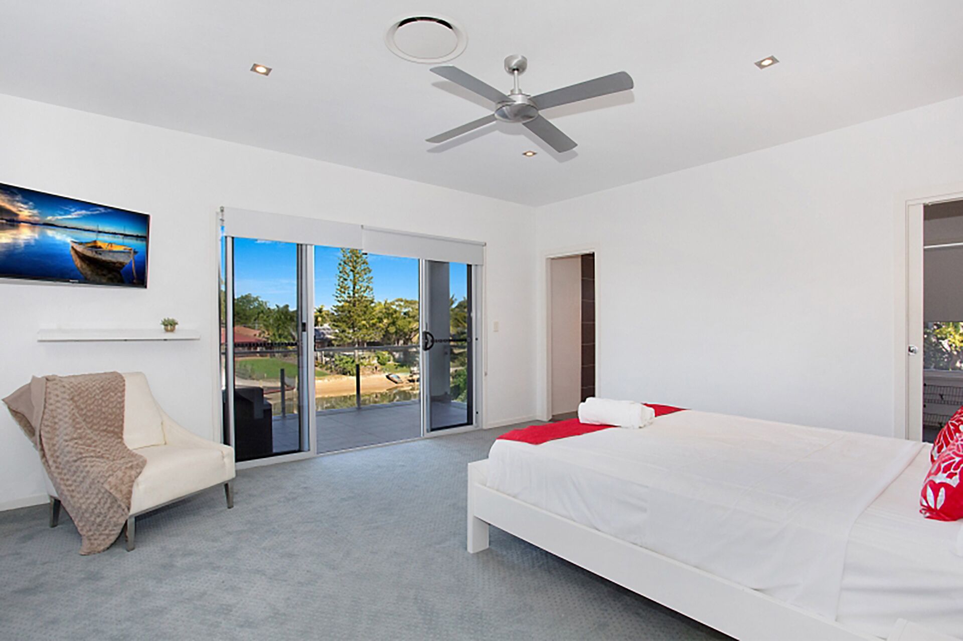 5⭐️ Family Luxury Waterfront home in Central Broadbeach — image 20