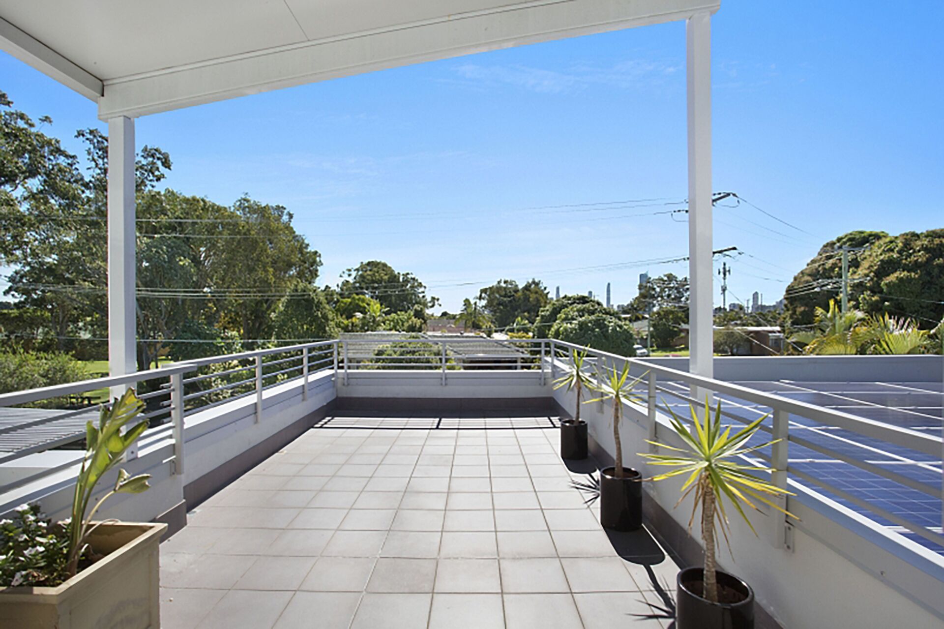 5⭐️ Family Luxury Waterfront home in Central Broadbeach — image 9