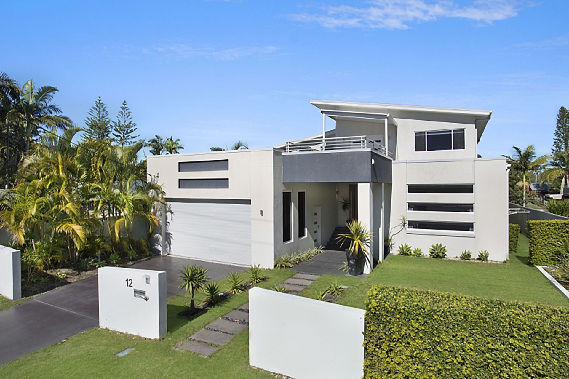 5⭐️ Family Luxury Waterfront home in Central Broadbeach — image 3