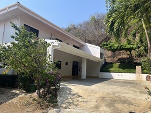 Exterior - Spectacular Ocean View, beachfront with 3 swimming pools, snorkel gear included (Playa Ocotal)