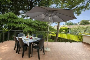 屋外ダイニングエリア