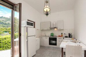 Refrigerador, microondas, horno, placa de cocina