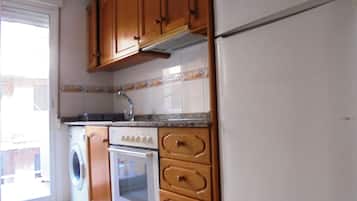 Fridge, oven, coffee/tea maker, cookware/dishes/utensils