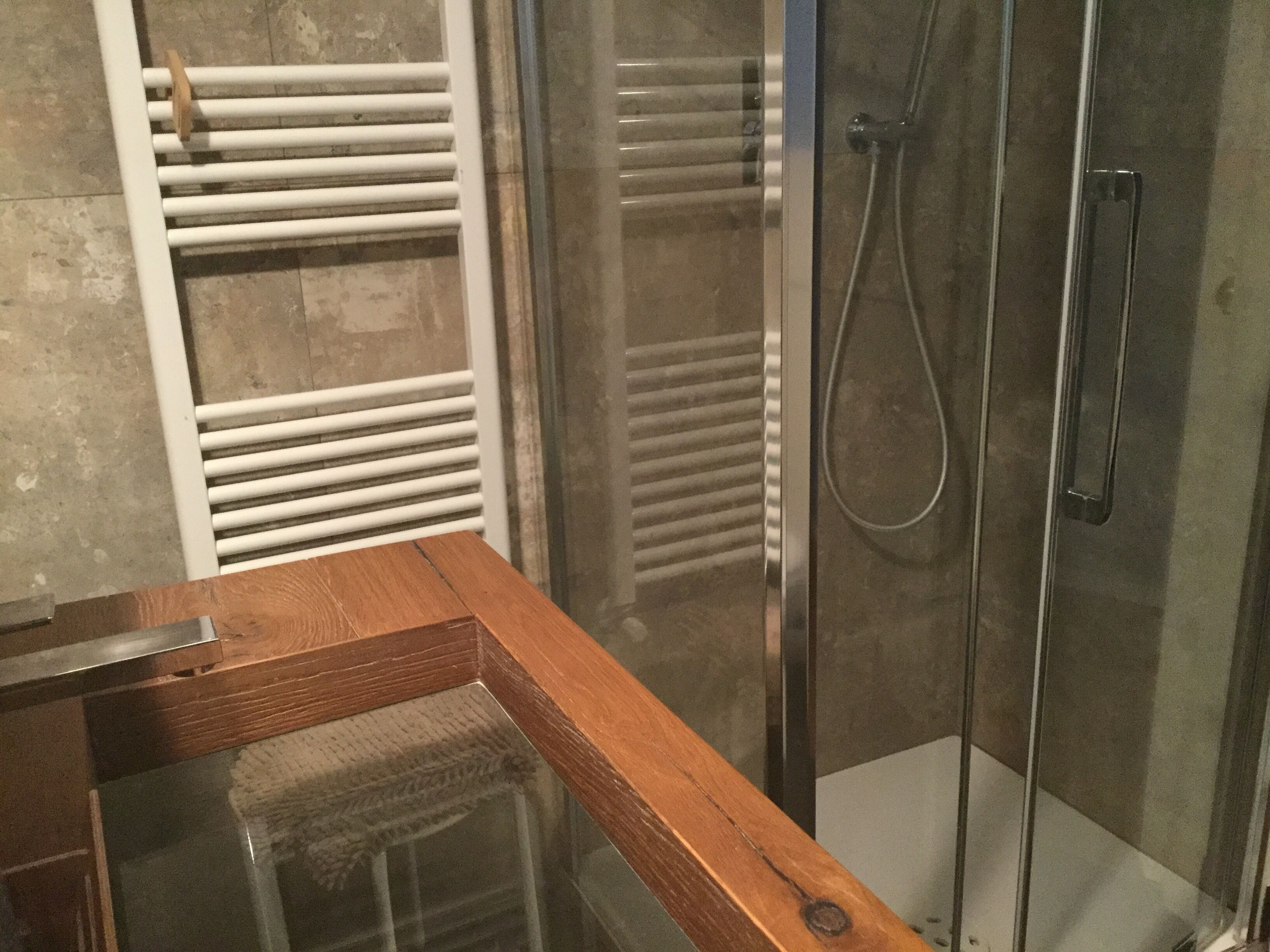 Doccia, asciugacapelli, bidet, asciugamani