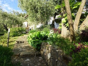 Property grounds - Holiday apartment in detached house with astonishing view CIN:IT008062C252NL8LGL (VALLEBONA)