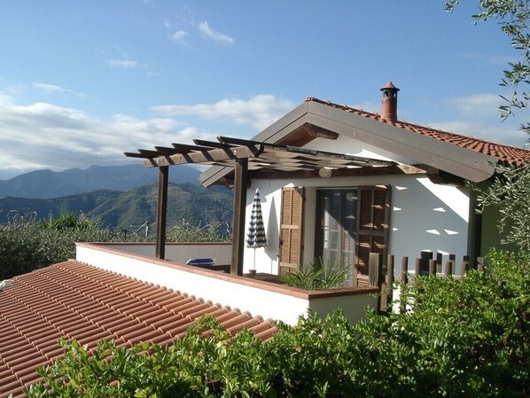 Exterior - Holiday apartment in detached house with astonishing view CIN:IT008062C252NL8LGL (VALLEBONA)
