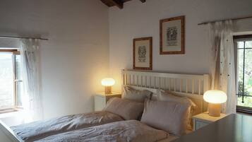 1 chambre, fer et planche Ă  repasser, Wi-Fi gratuit, draps fournis