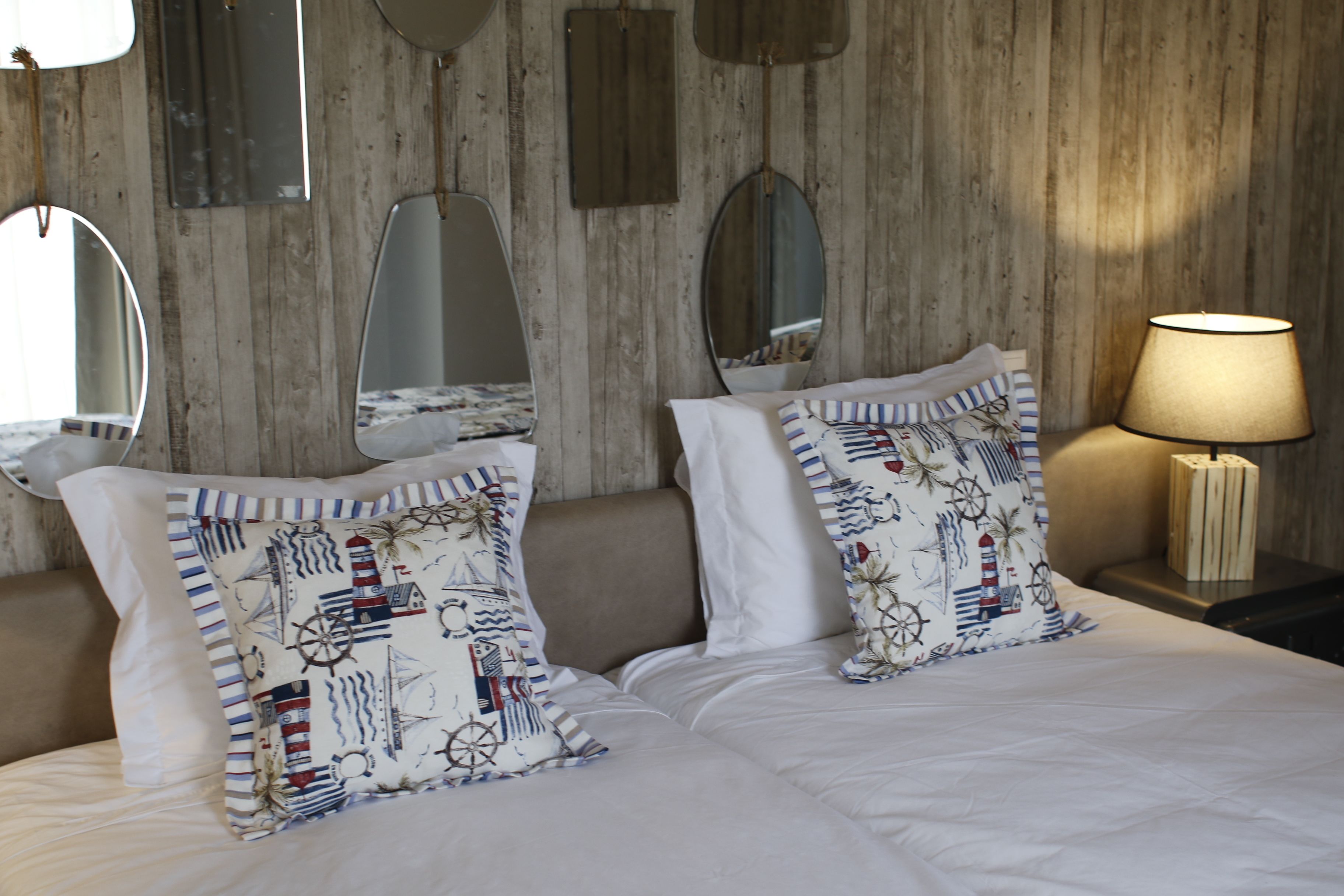 Suite | Soundproofing, iron/ironing board, free WiFi, bed sheets