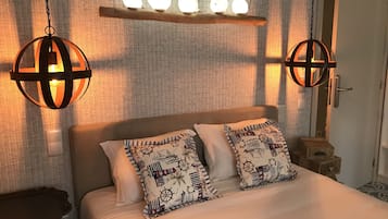 1 habitación, insonorización y tabla de planchar con plancha