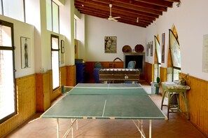 Games room - The wonderful Chalet with the private swimming pool on Lago Maggiore  (Verbania)