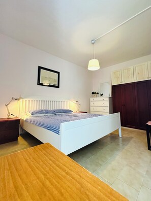 2 bedrooms, desk, travel cot, free WiFi - The wonderful Chalet with the private swimming pool on Lago Maggiore  (Verbania)