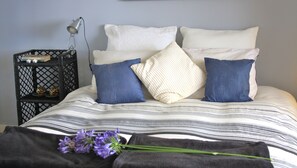 2 bedrooms, desk, iron/ironing board, free WiFi - Apt W Stunning Sea Views In Excellent Location - MARINA (Free Parking & AC) (Funchal)