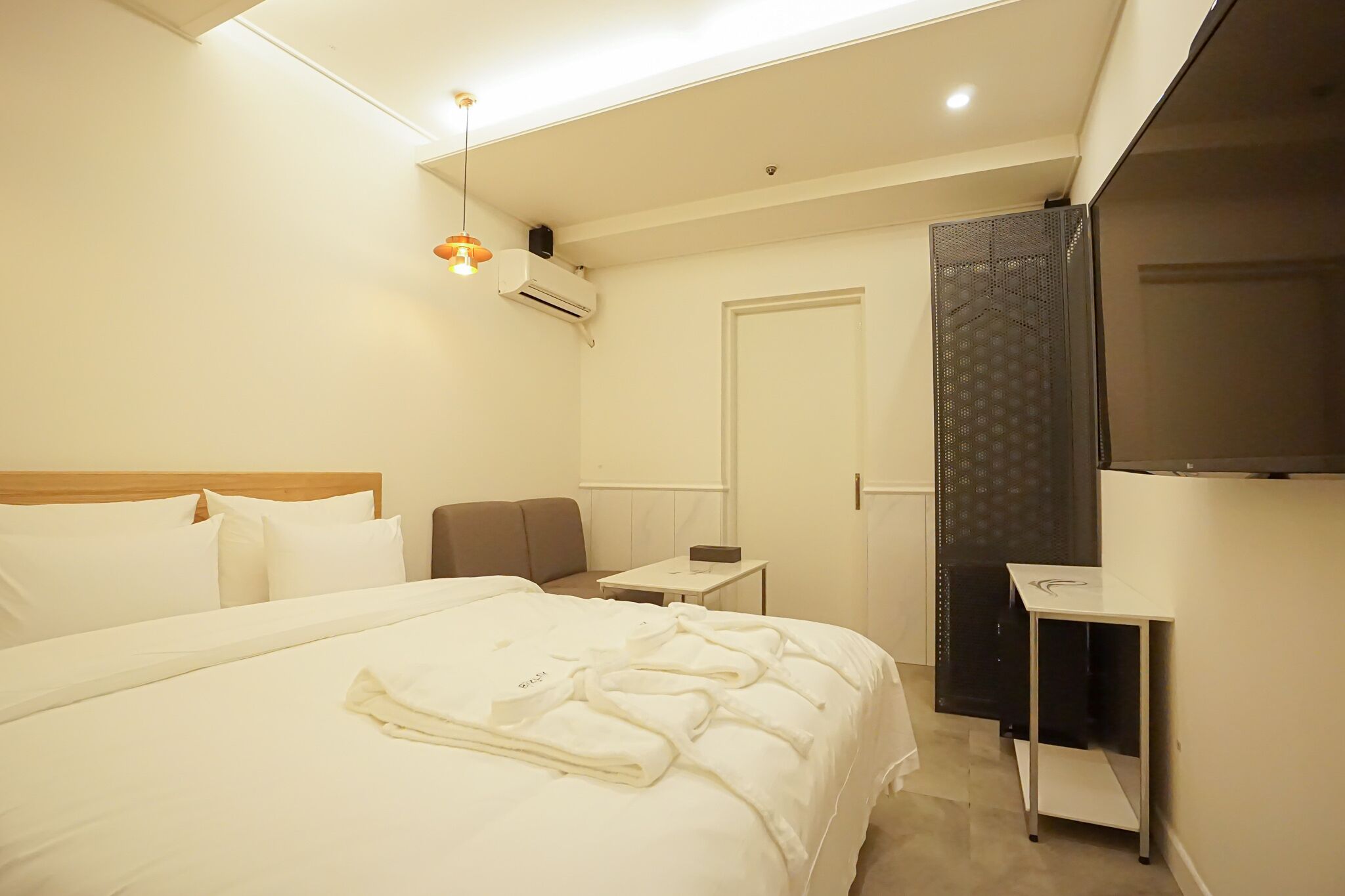 standard double room | down duvets, free wifi, bed sheets