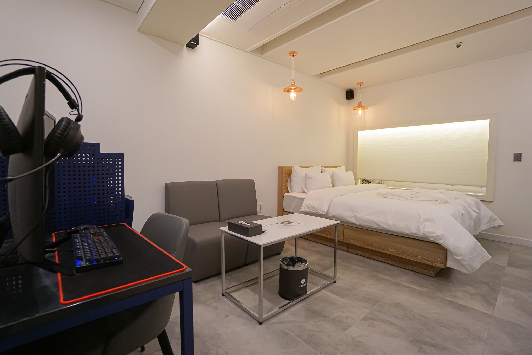 deluxe double room | down duvets, free wifi, bed sheets