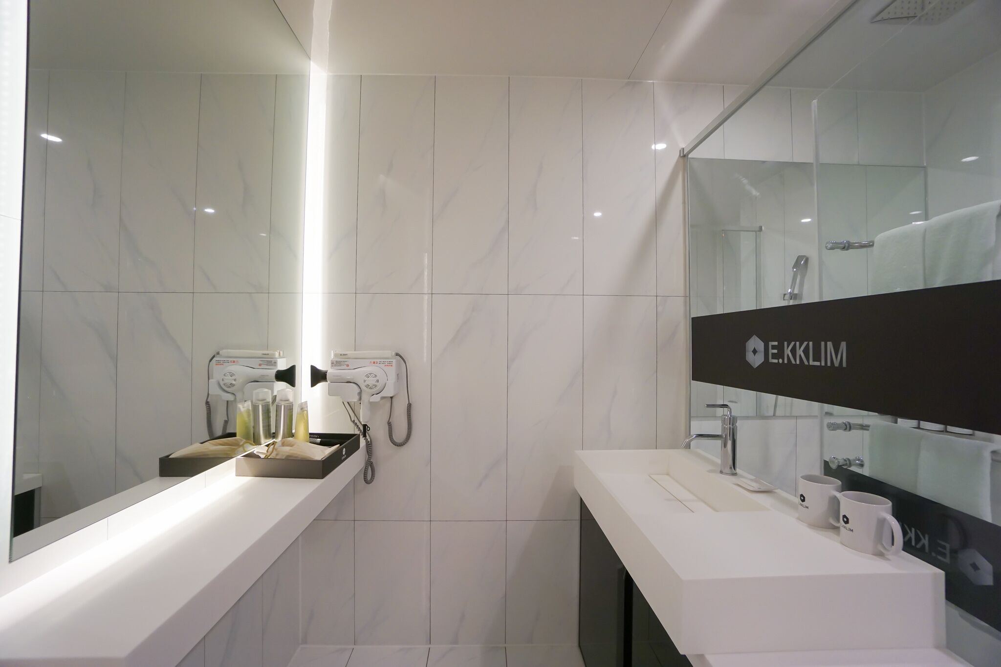 deluxe double room | bathroom | shower, free toiletries, hair dryer, bathrobes