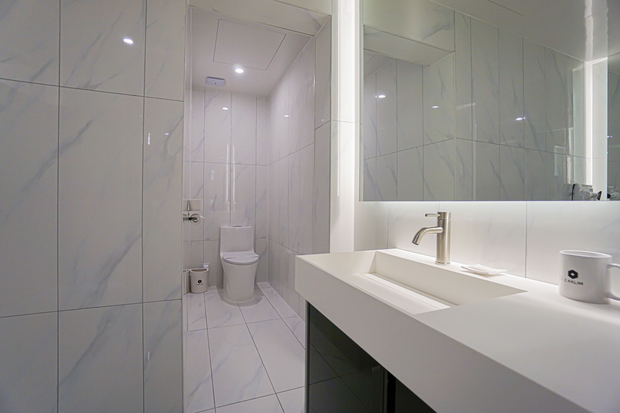 grand twin room | bathroom | shower, free toiletries, hair dryer, bathrobes