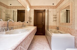 Bathtub, jetted bath, hair dryer, bidet