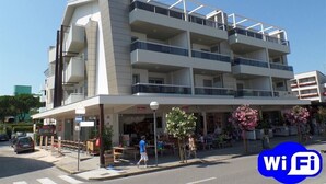 Unclassified image, 4 of 31, button - CONDOMINIO SHEDIR B - FULL OPTIONAL AND WI-FI (Bibione)