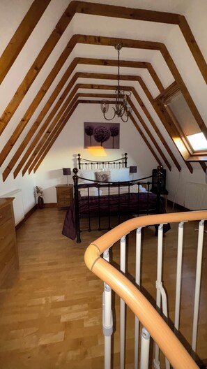 2 habitaciones, tabla de planchar con plancha y cuna de viaje 