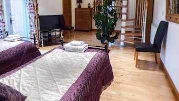 2 chambres, fer et planche à repasser, lit parapluie, Wi-Fi gratuit