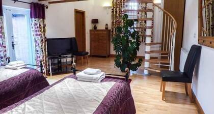 Upea, Luxury Barn Conversion, sijaitsee toimiva Family Farm